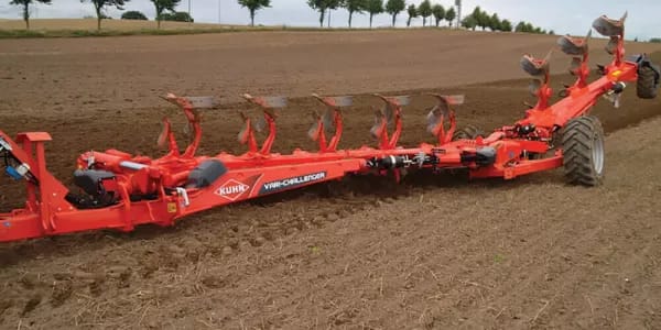 KUHN Semi-Mounted Rollover Plows