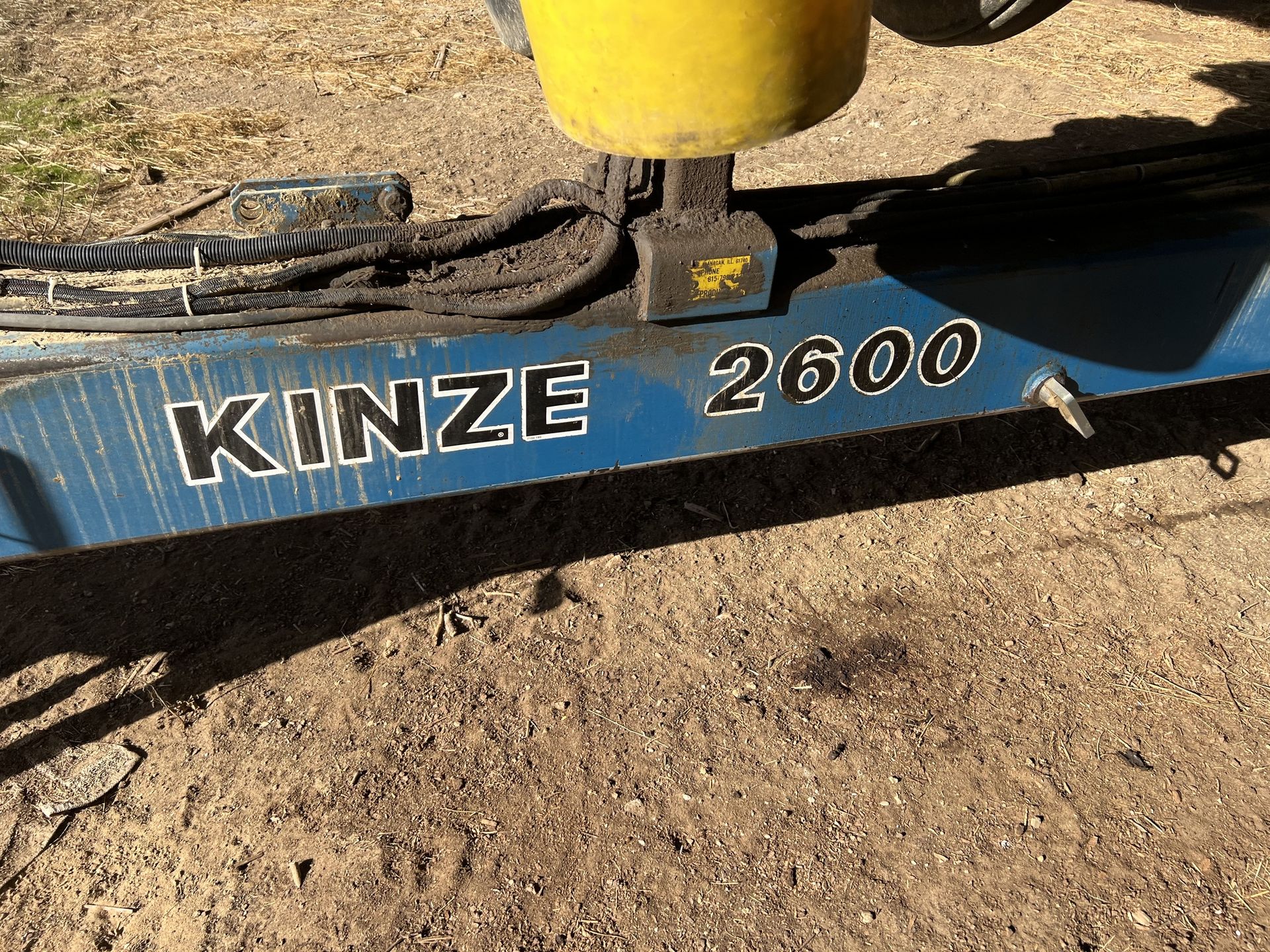 1997 Kinze 2600